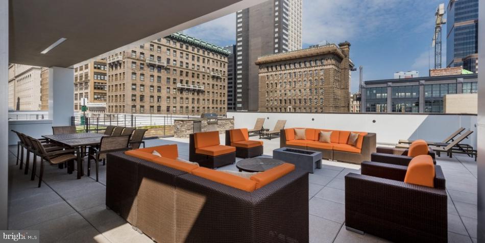 1125 SANSOM STREET Unit: 1B-422