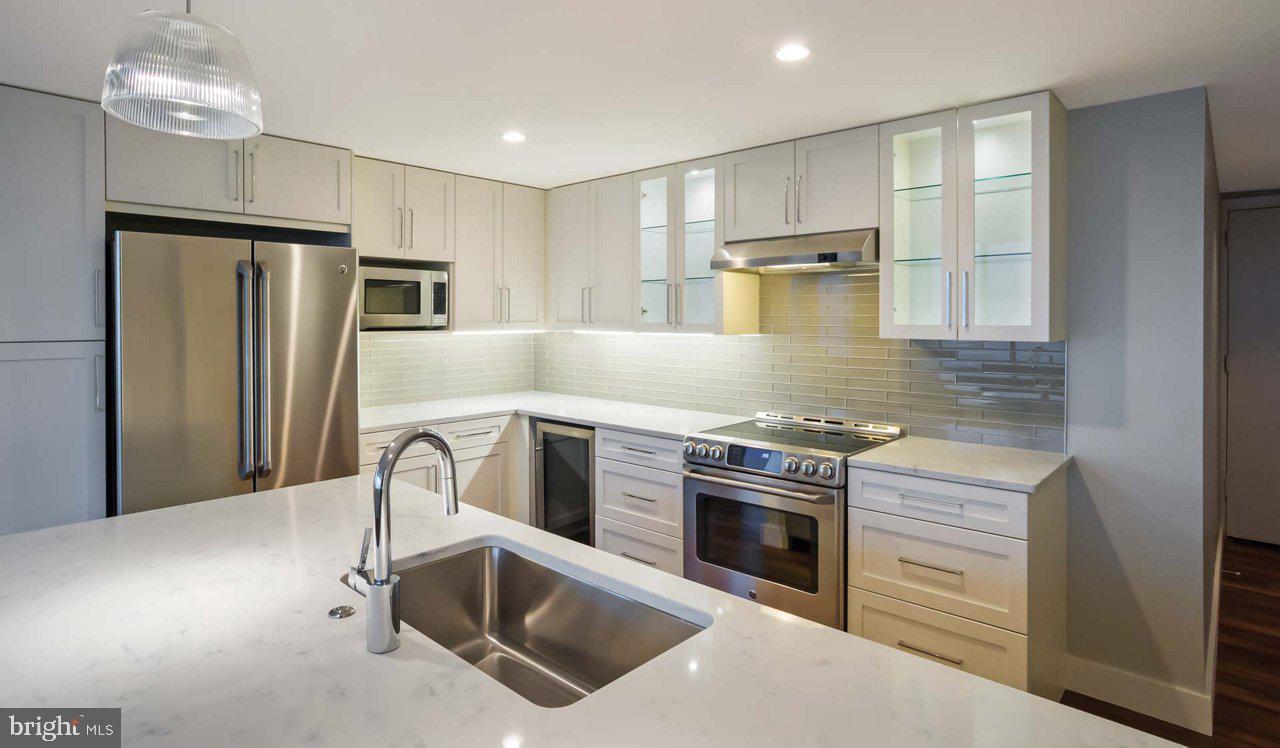 2200 BENJAMIN FRANKLIN PARKWAY Unit: 1B-E1903