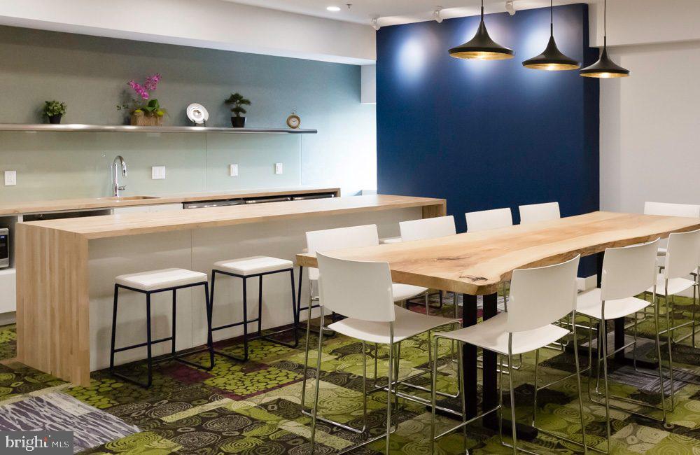 42 S 15TH STREET Unit: 1B-0308