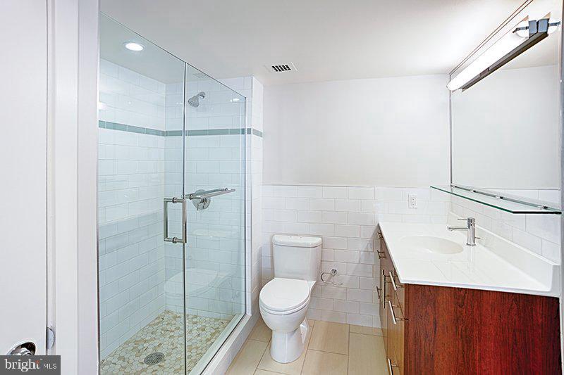 2200 BENJAMIN FRANKLIN PARKWAY Unit: 1B-E1803