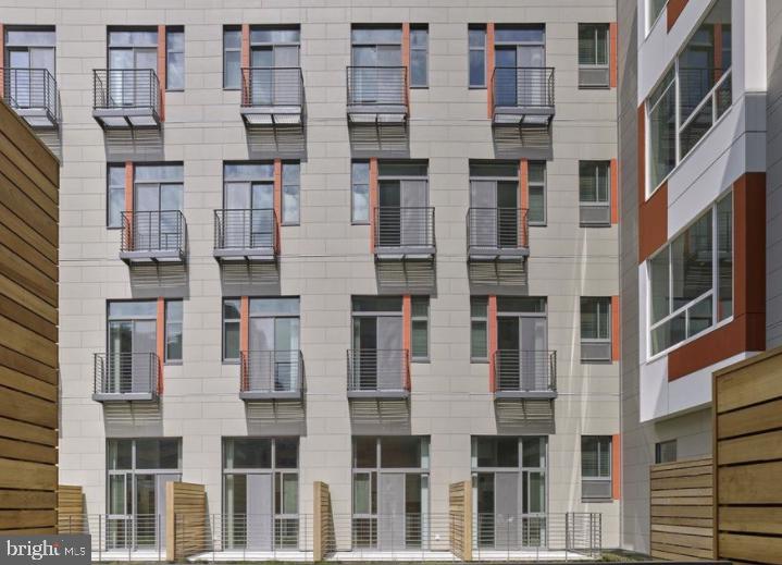 1125 SANSOM STREET Unit: 1B-301