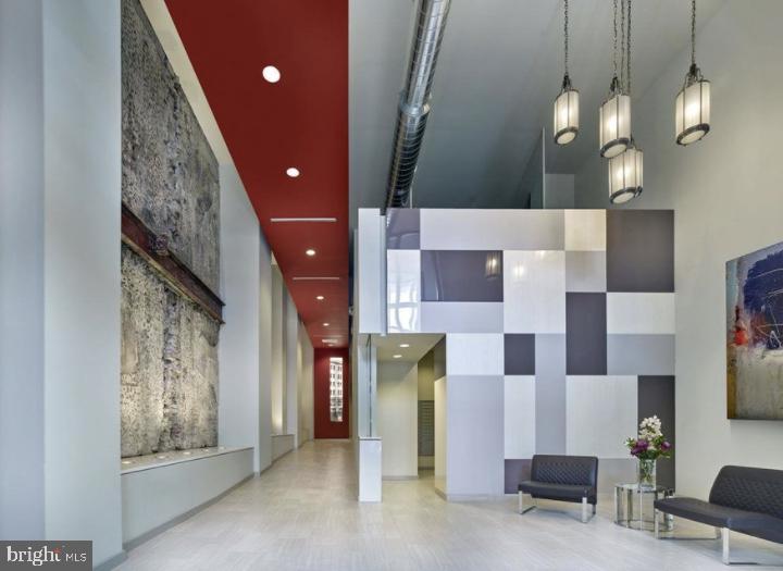 1125 SANSOM STREET Unit: 1B-528