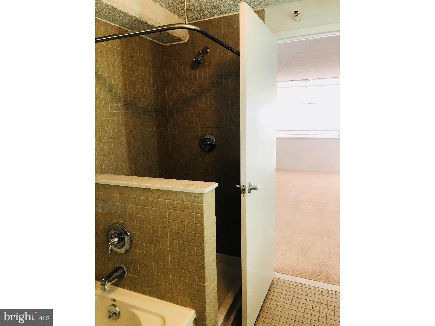 2300 WALNUT STREET Unit: 1B-619