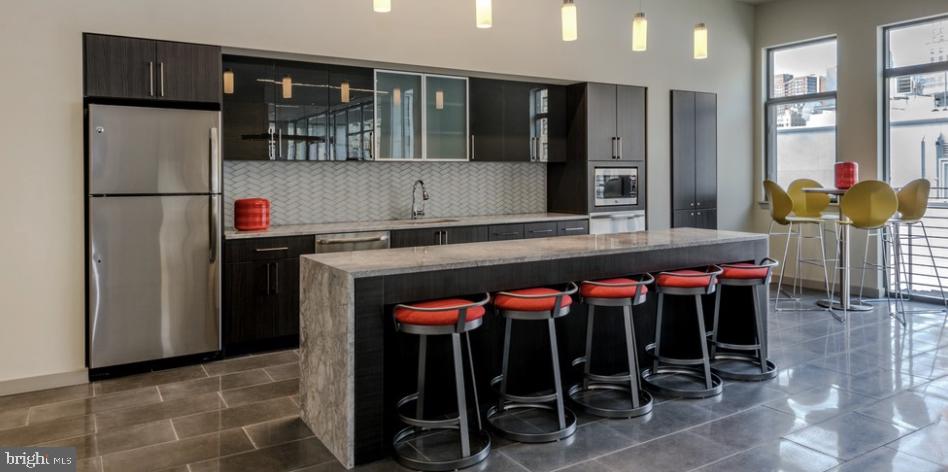 1125 SANSOM STREET Unit: 1B-609