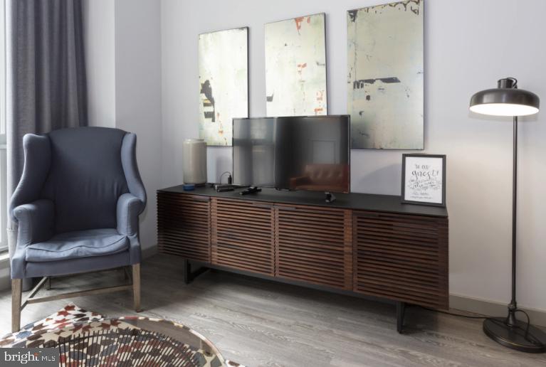 1125 SANSOM STREET Unit: 1B-609