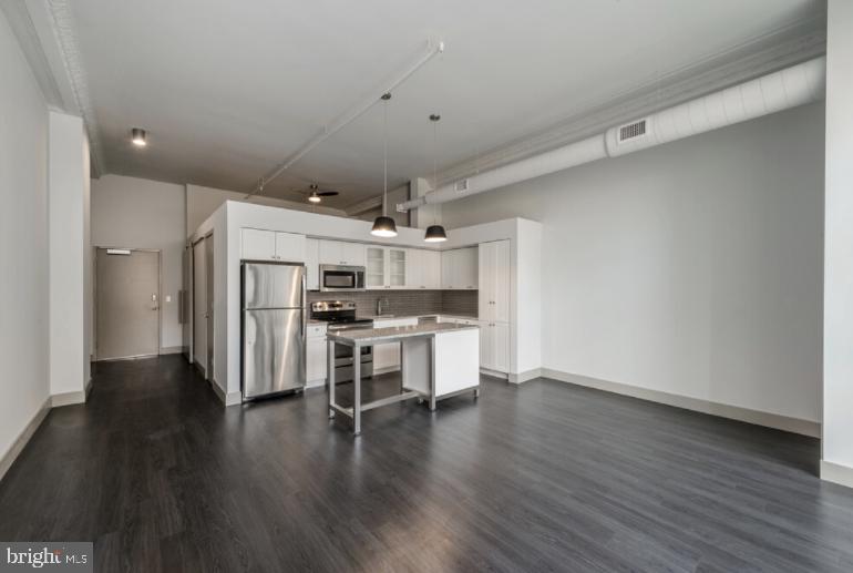 1125 SANSOM STREET Unit: 1B-609
