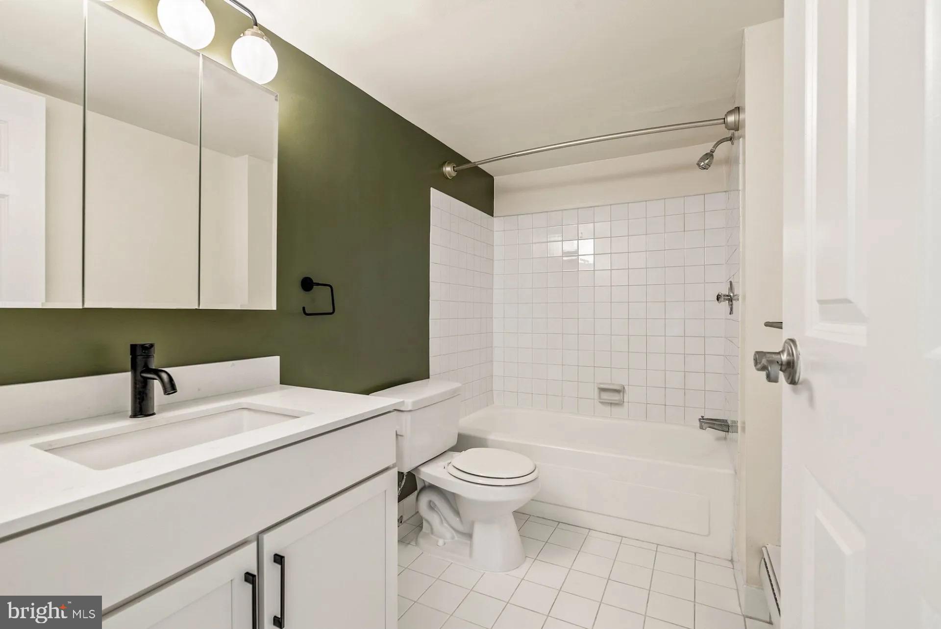 1500 LOCUST STREET Unit: 1B-1518