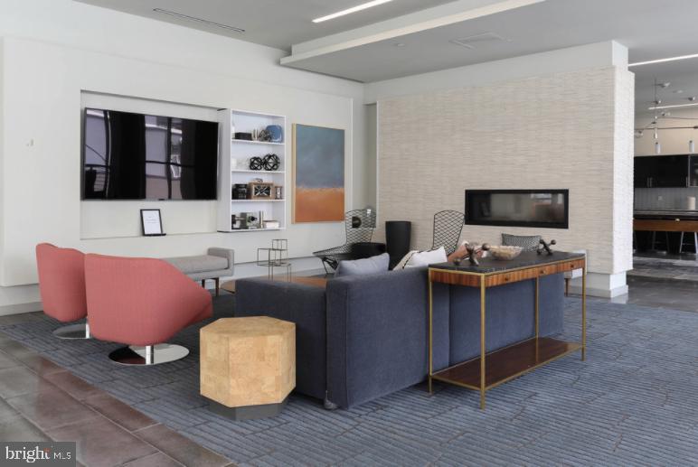 1125 SANSOM STREET Unit: 1B-421