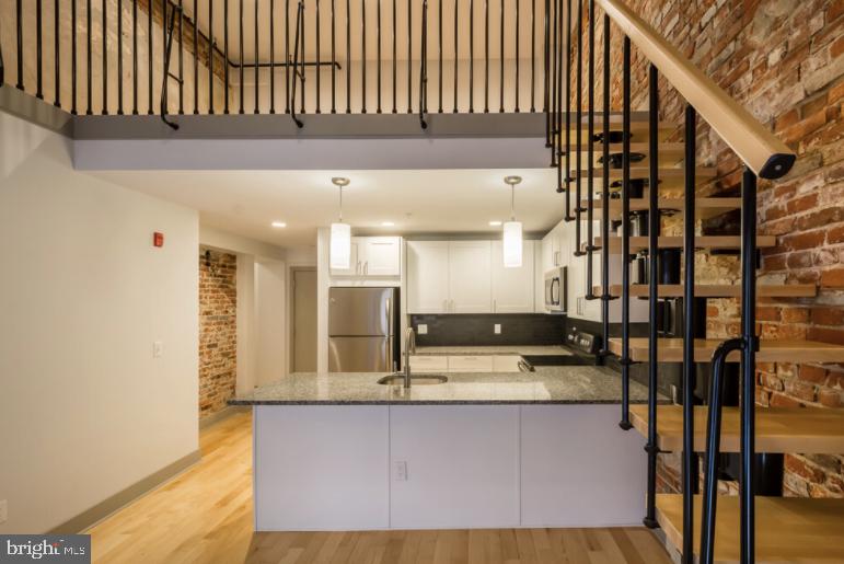 1125 SANSOM STREET Unit: 1B-421
