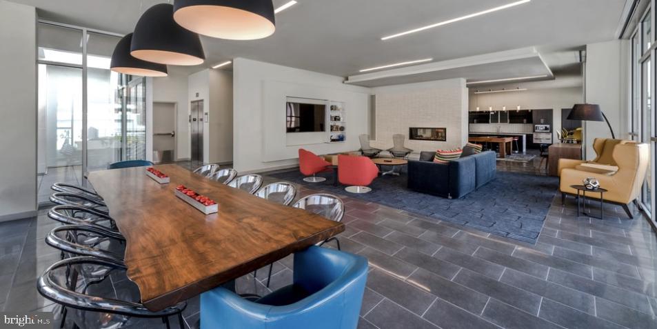 1125 SANSOM STREET Unit: 1B-421