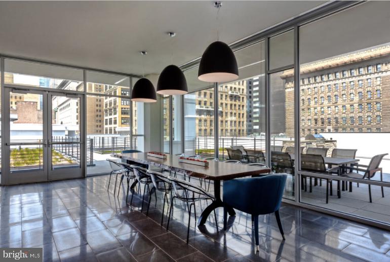 1125 SANSOM STREET Unit: 1B-421