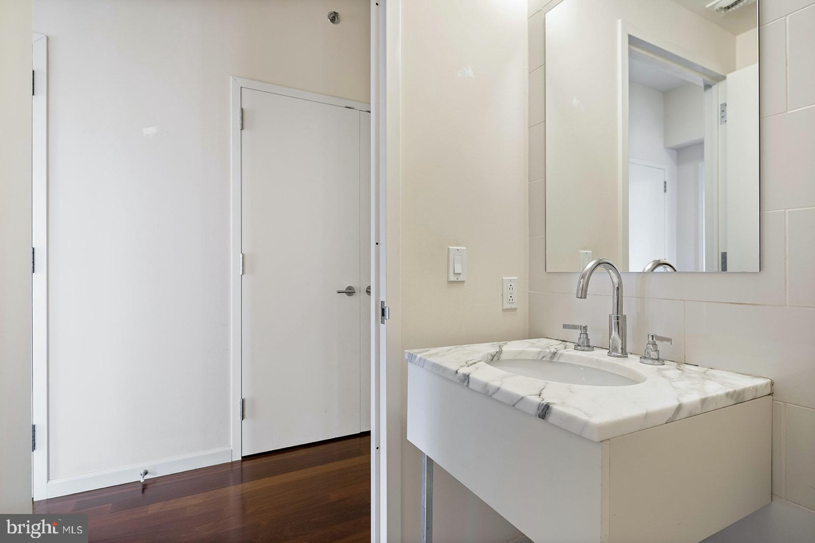 1425 LOCUST STREET Unit: 17B