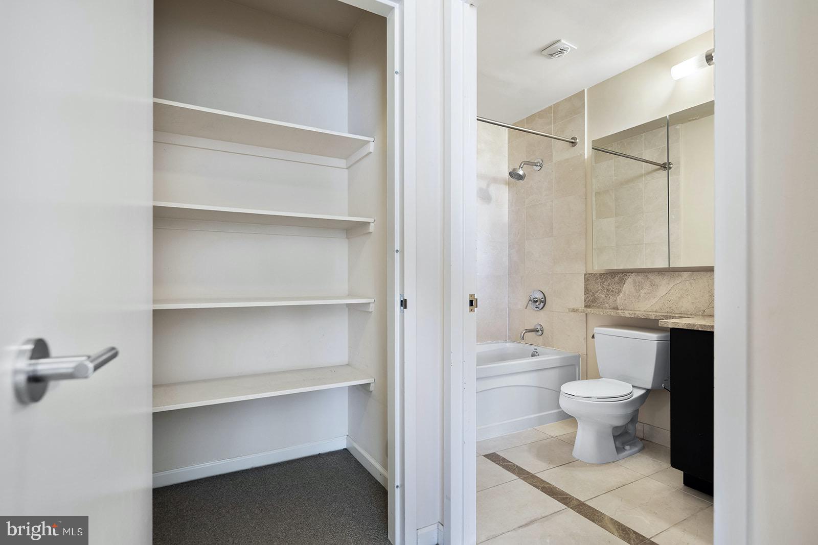 1425 LOCUST STREET Unit: 17B