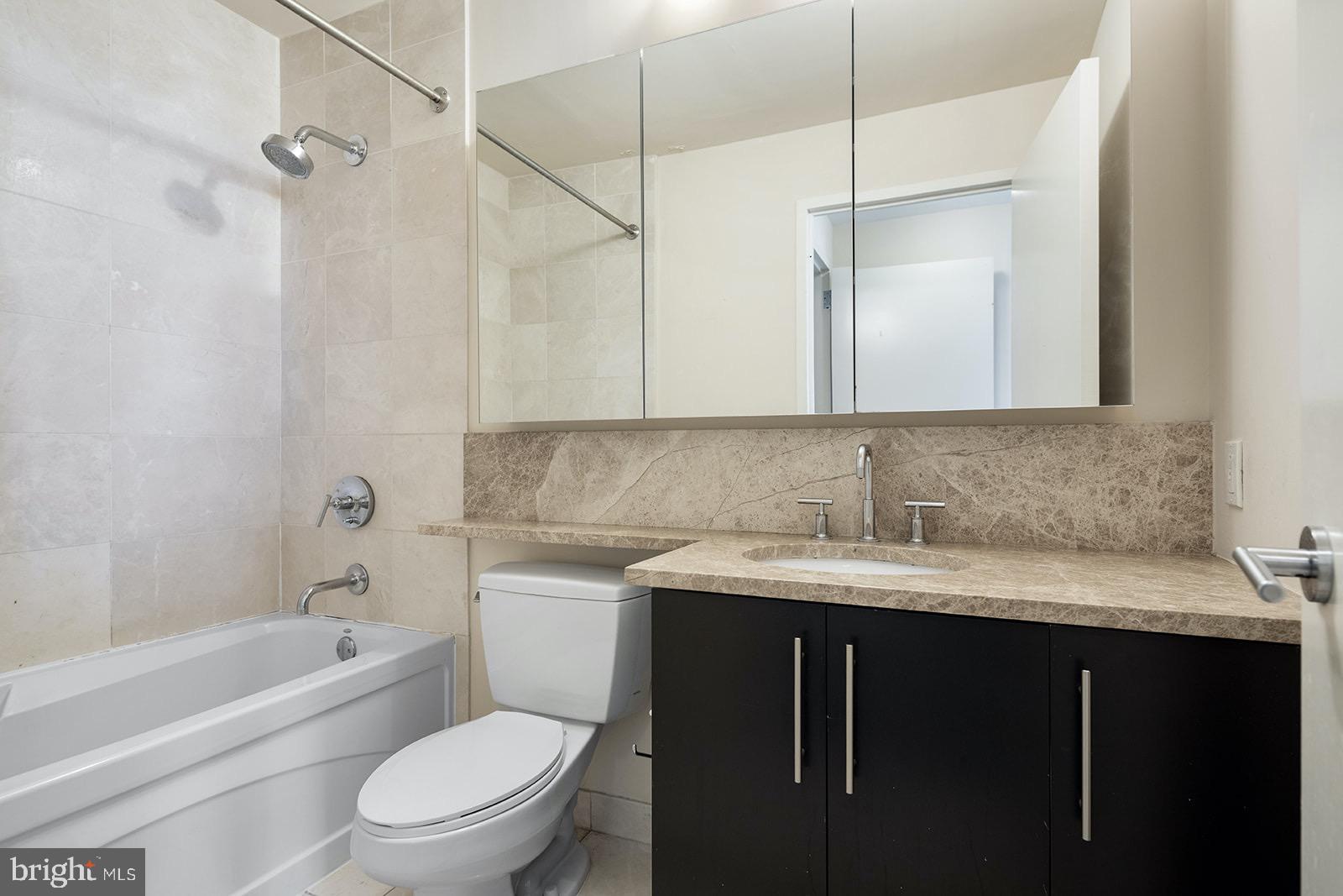 1425 LOCUST STREET Unit: 17B