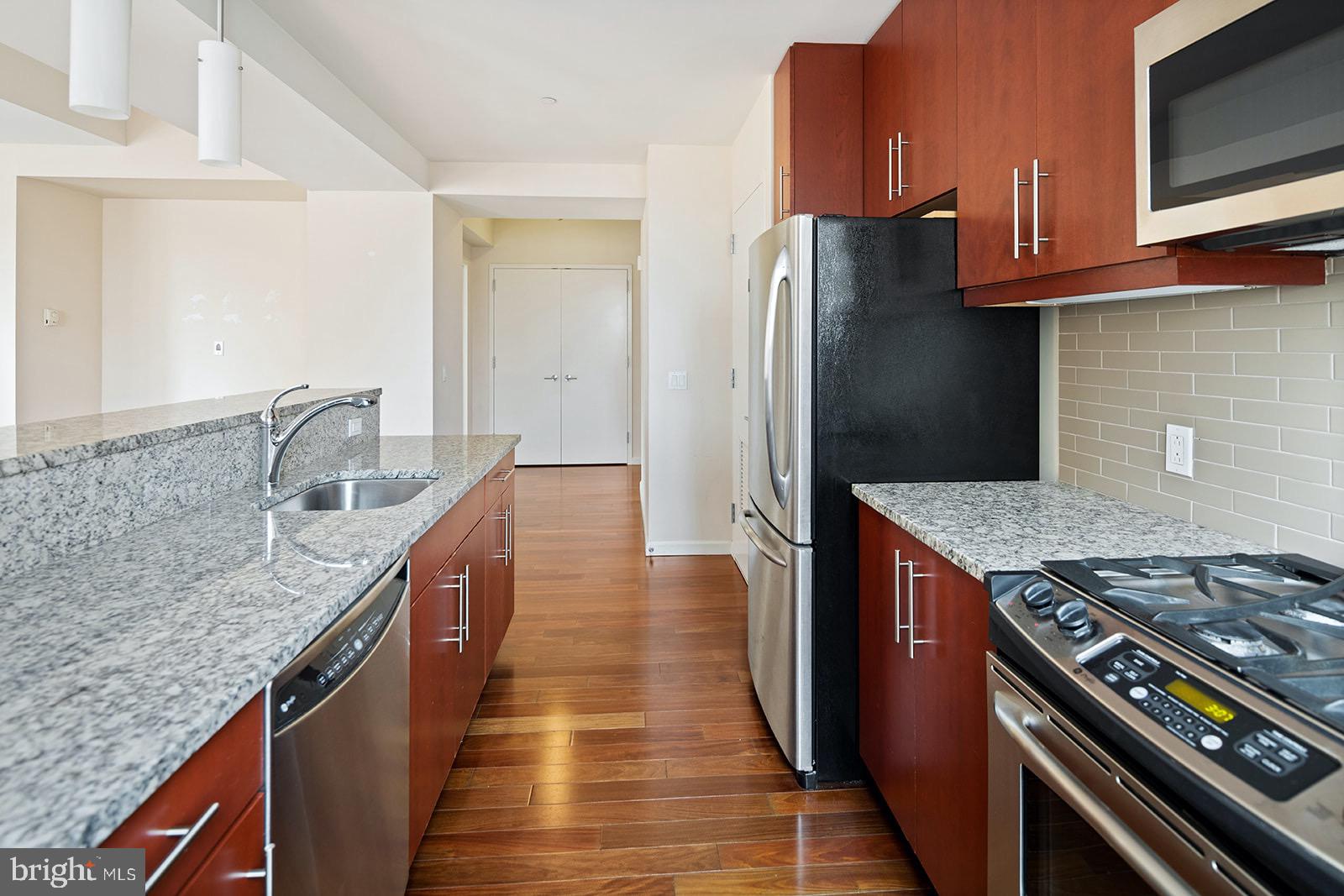 1425 LOCUST STREET Unit: 17B