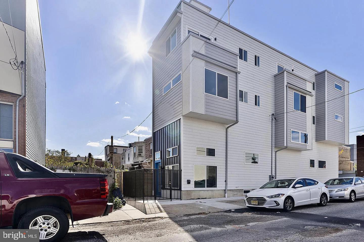 2001 E CUMBERLAND STREET Unit: B UNIT