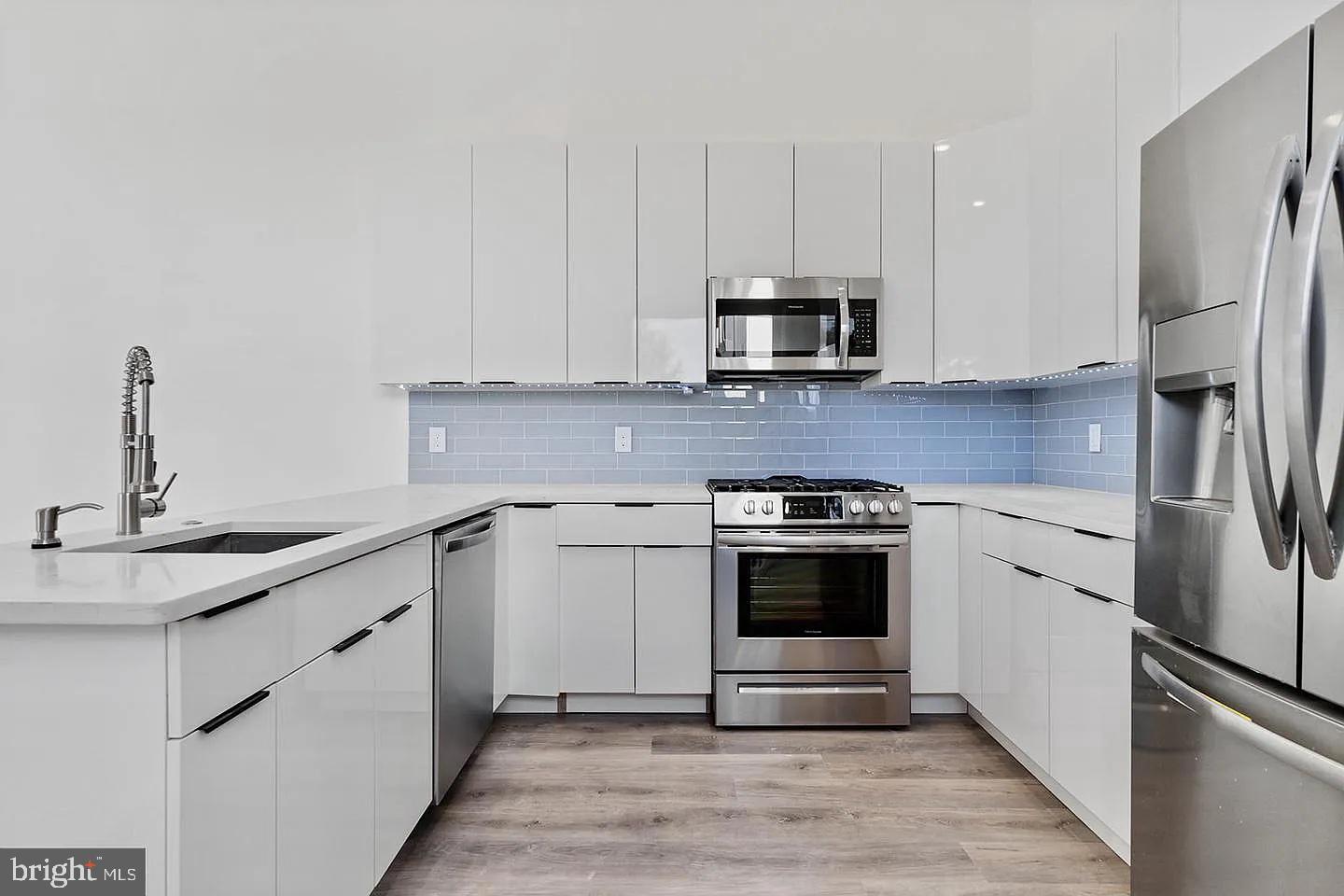 2001 E CUMBERLAND STREET Unit: B UNIT