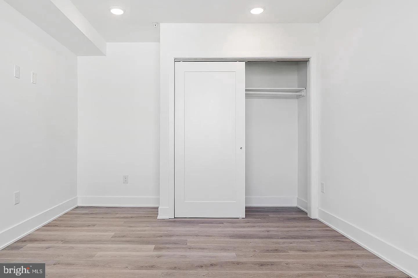 2001 E CUMBERLAND STREET Unit: B UNIT