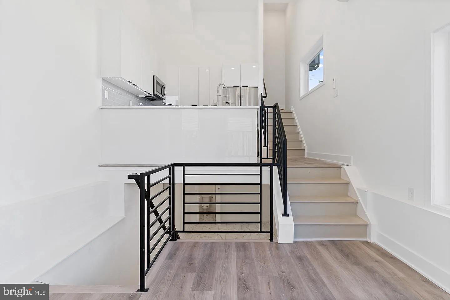 2001 E CUMBERLAND STREET Unit: B UNIT