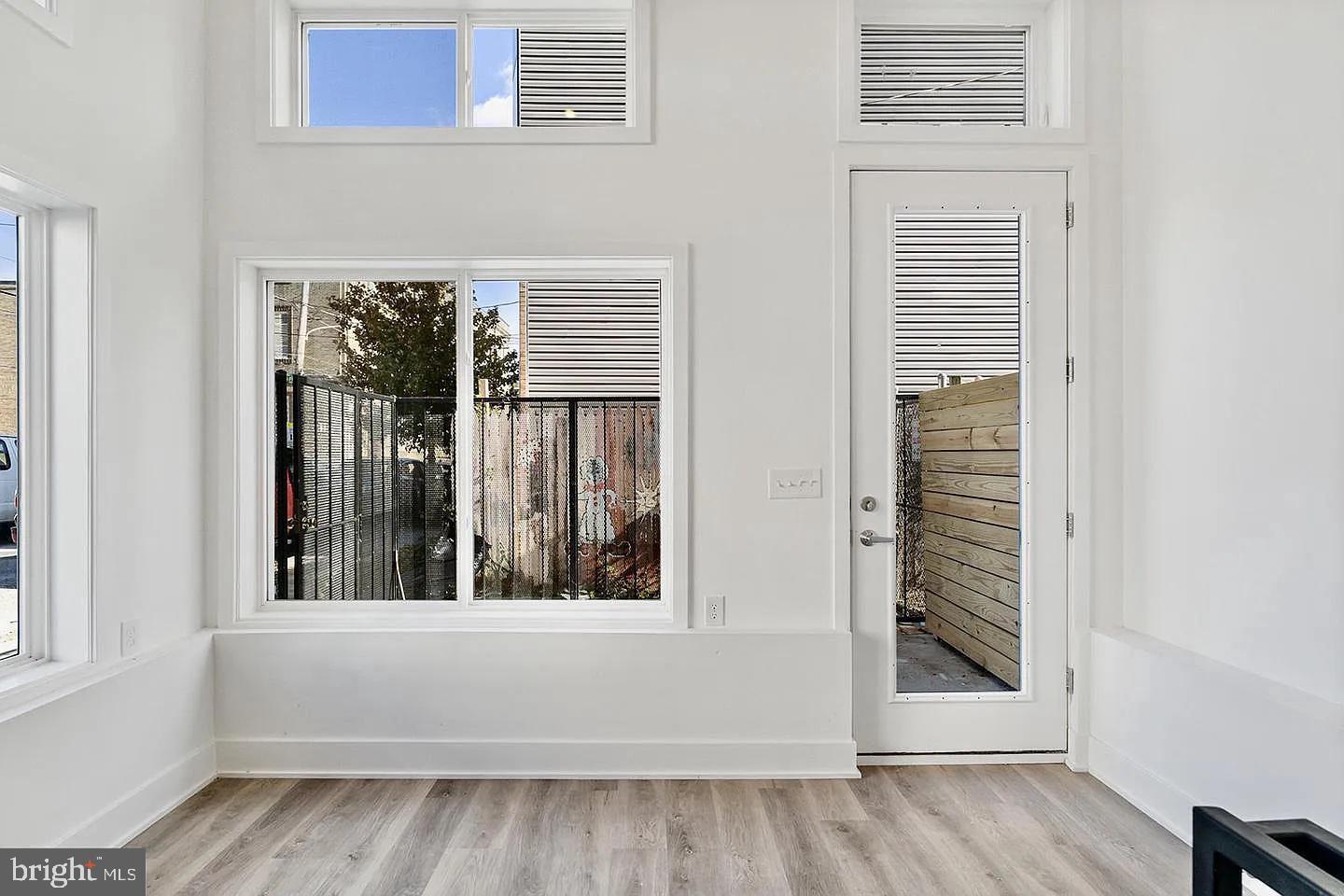 2001 E CUMBERLAND STREET Unit: B UNIT