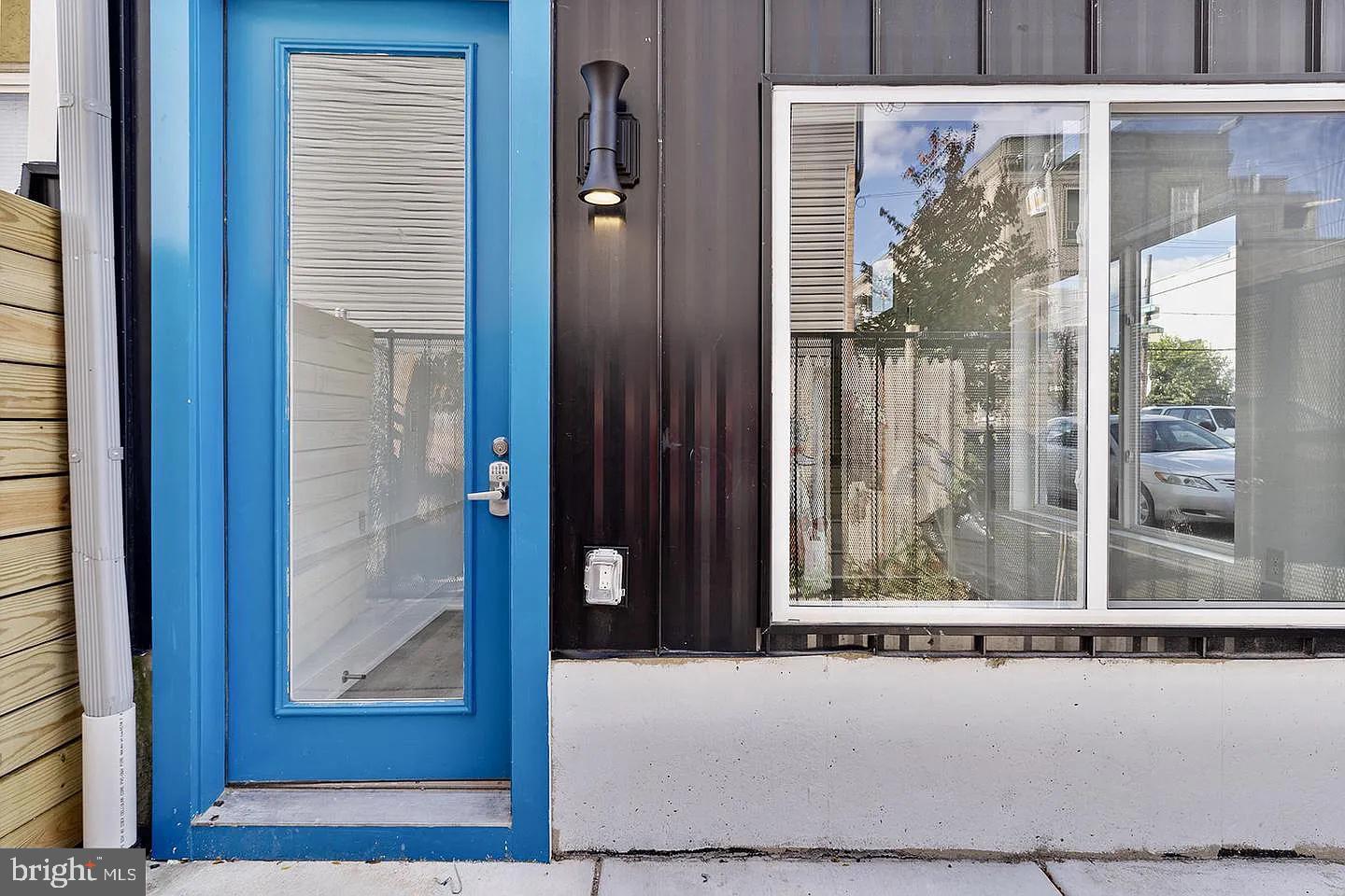 2001 E CUMBERLAND STREET Unit: B UNIT