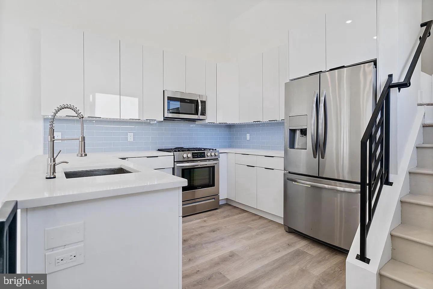 2001 E CUMBERLAND STREET Unit: B UNIT