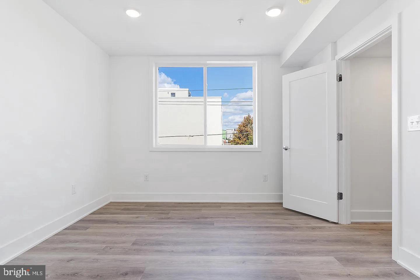 2001 E CUMBERLAND STREET Unit: B UNIT