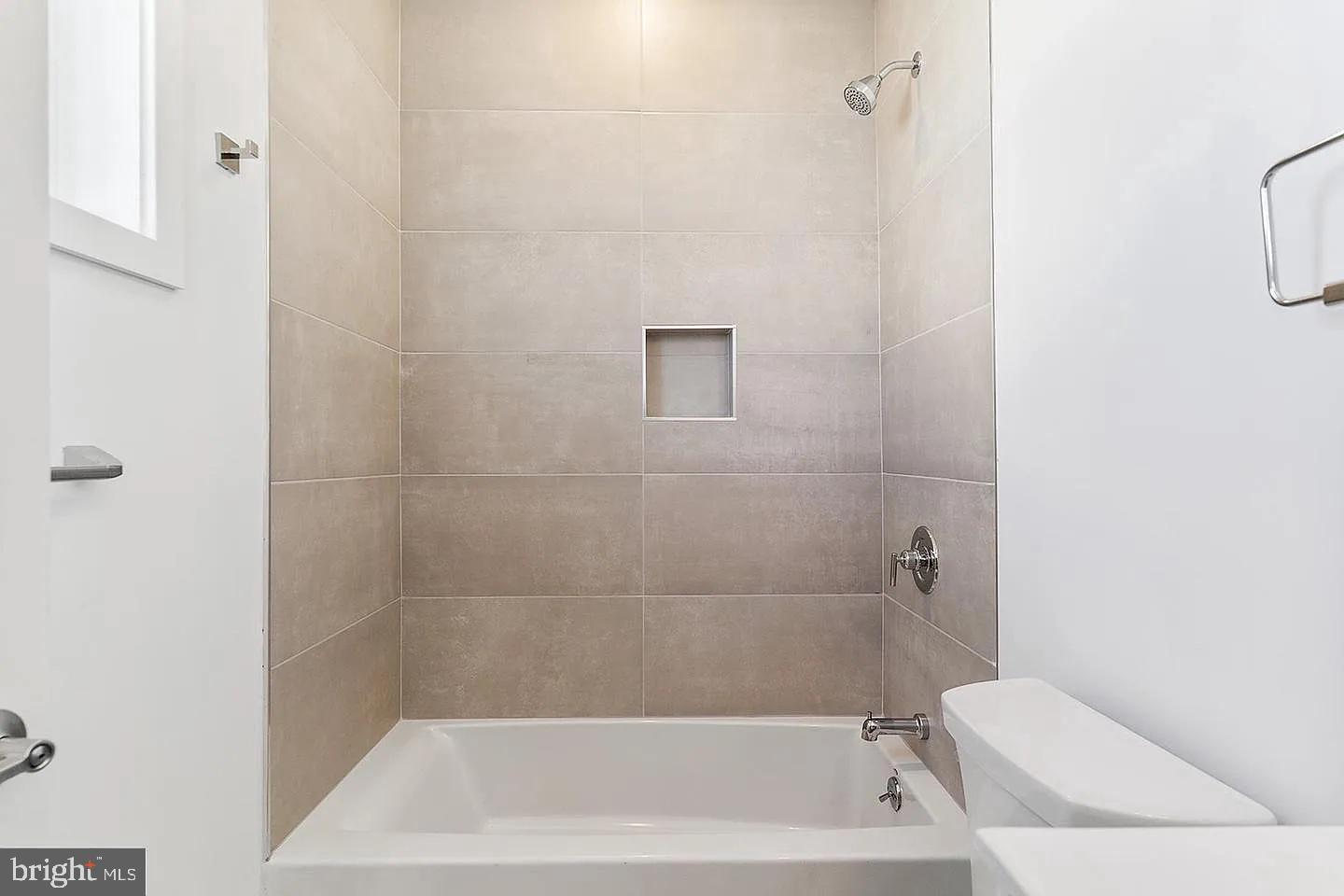 2001 E CUMBERLAND STREET Unit: B UNIT