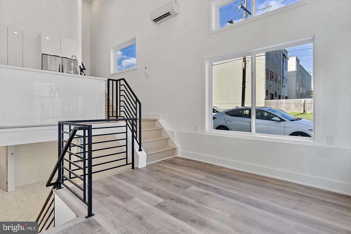2001 E CUMBERLAND STREET Unit: B UNIT
