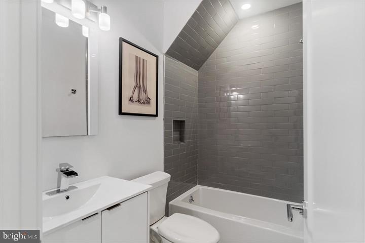 2001 E Cumberland STREET Unit: A