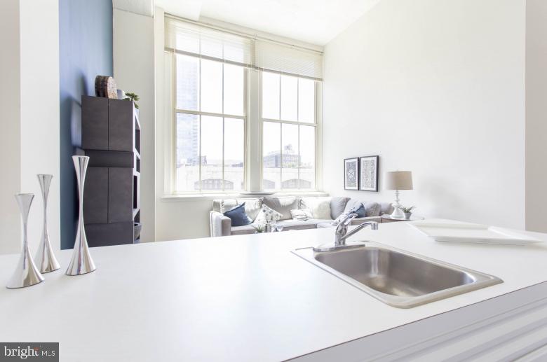 2121 Market STREET Unit: 521