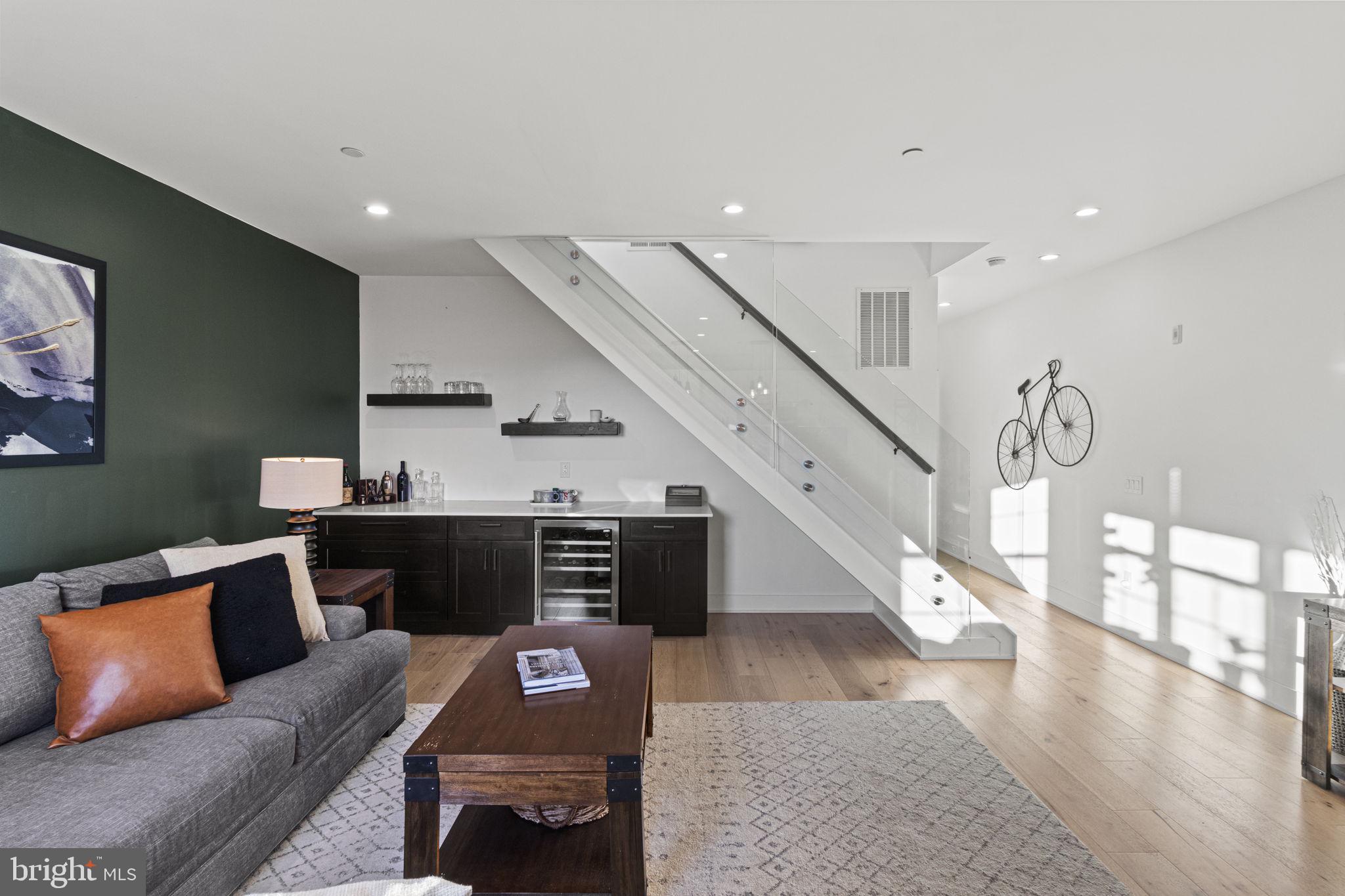 1232 N Front Street Unit: PH3