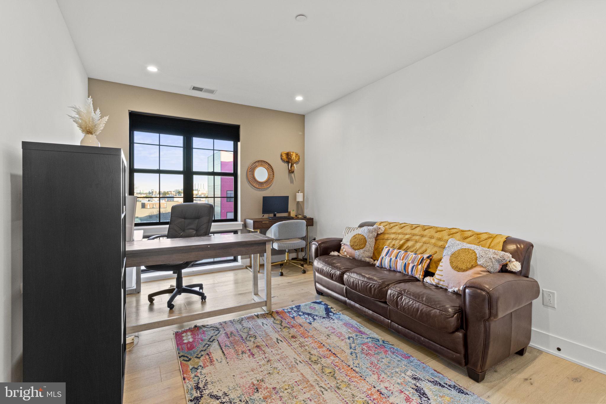 1232 N Front Street Unit: PH3