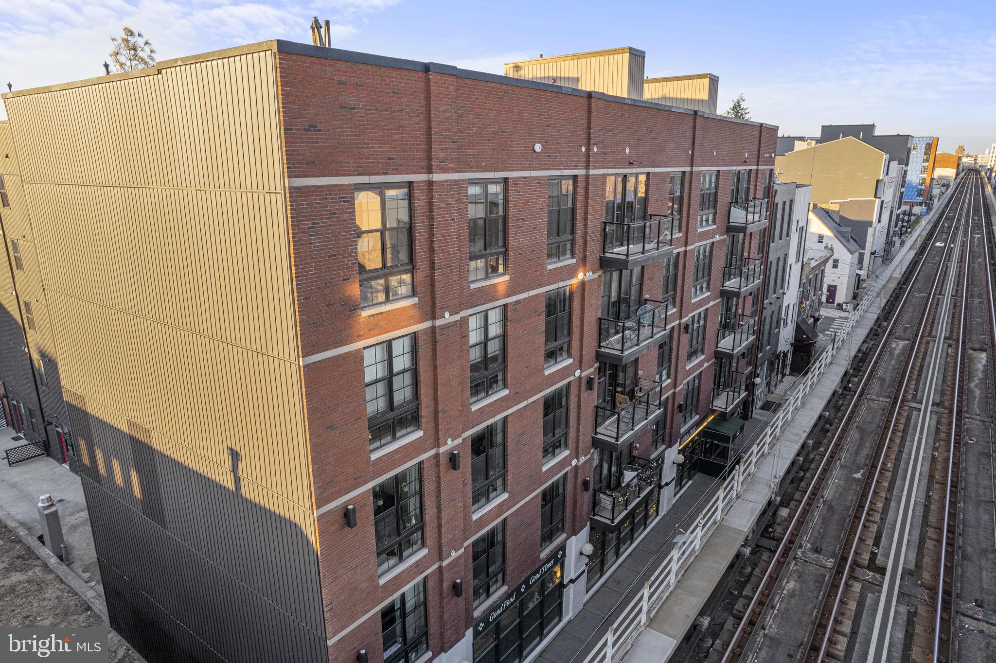 1232 N Front Street Unit: PH3