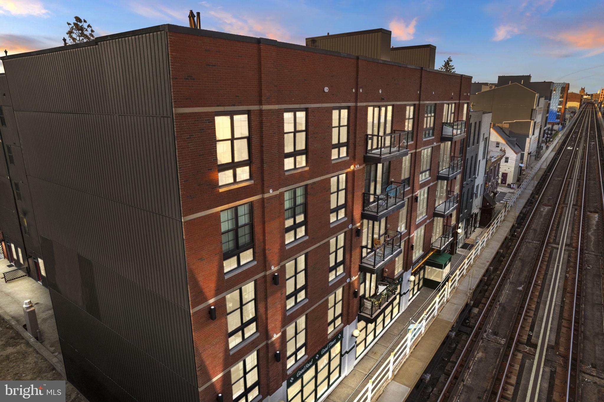 1232 N Front Street Unit: PH3