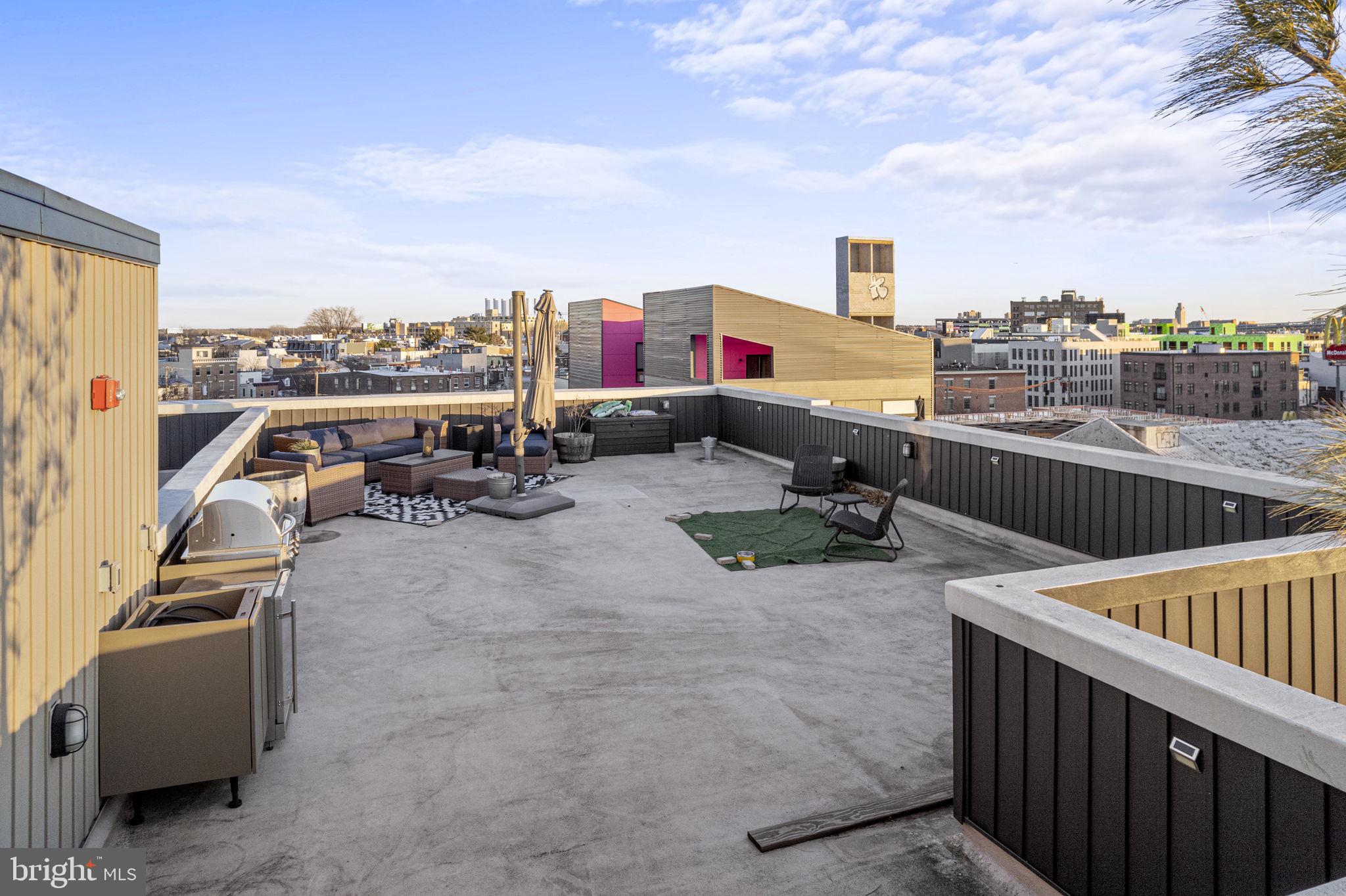 1232 N Front Street Unit: PH3