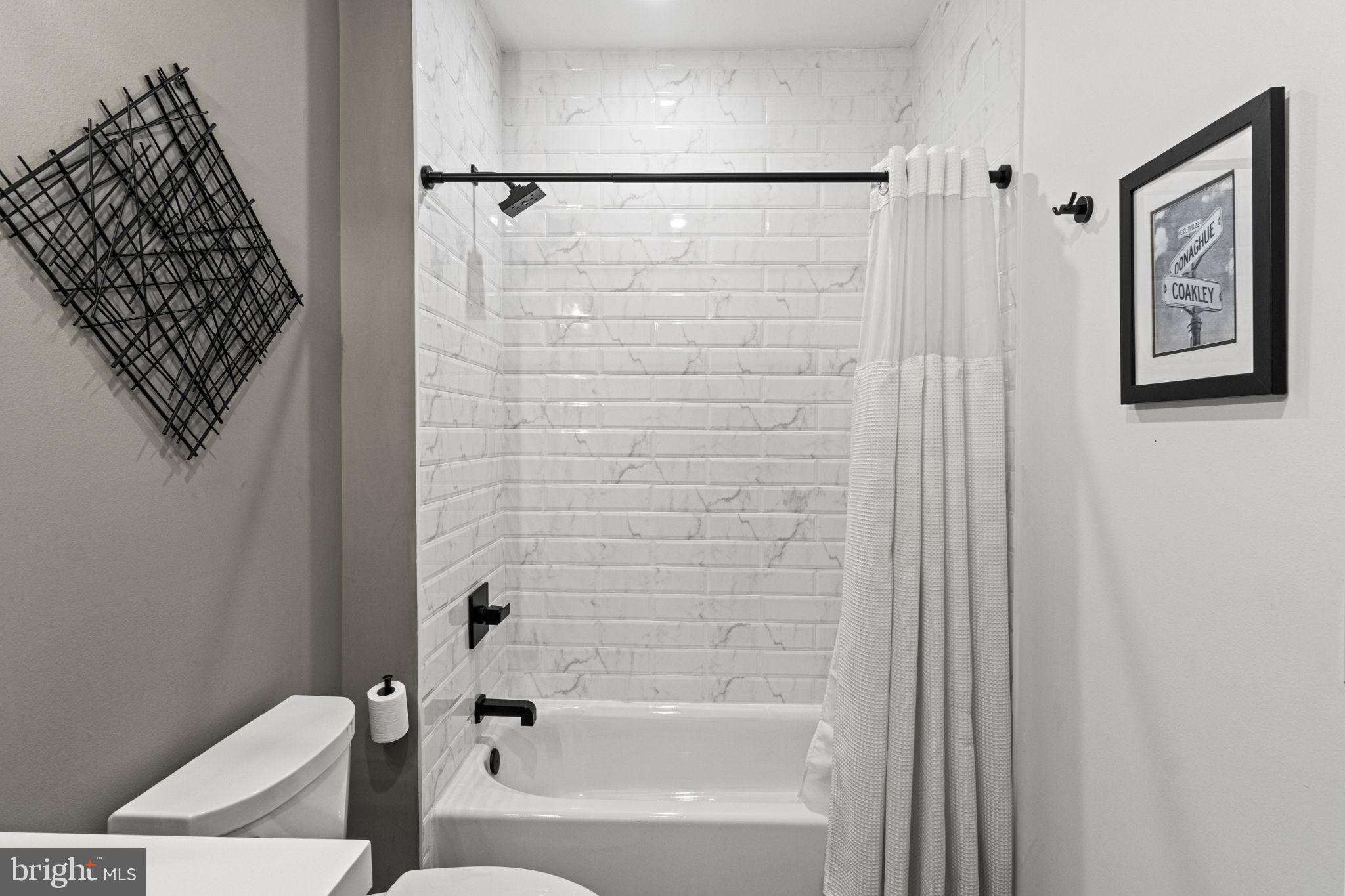 1232 N Front Street Unit: PH3