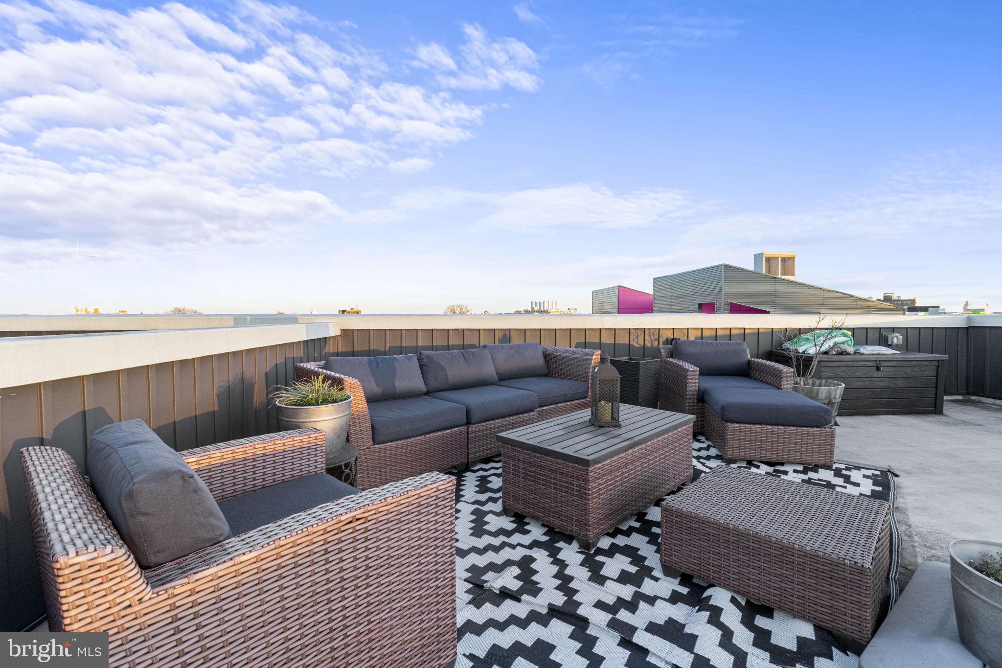 1232 N Front Street Unit: PH3