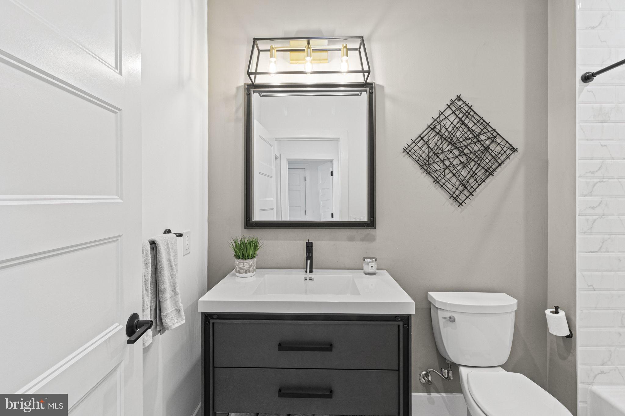 1232 N Front Street Unit: PH3