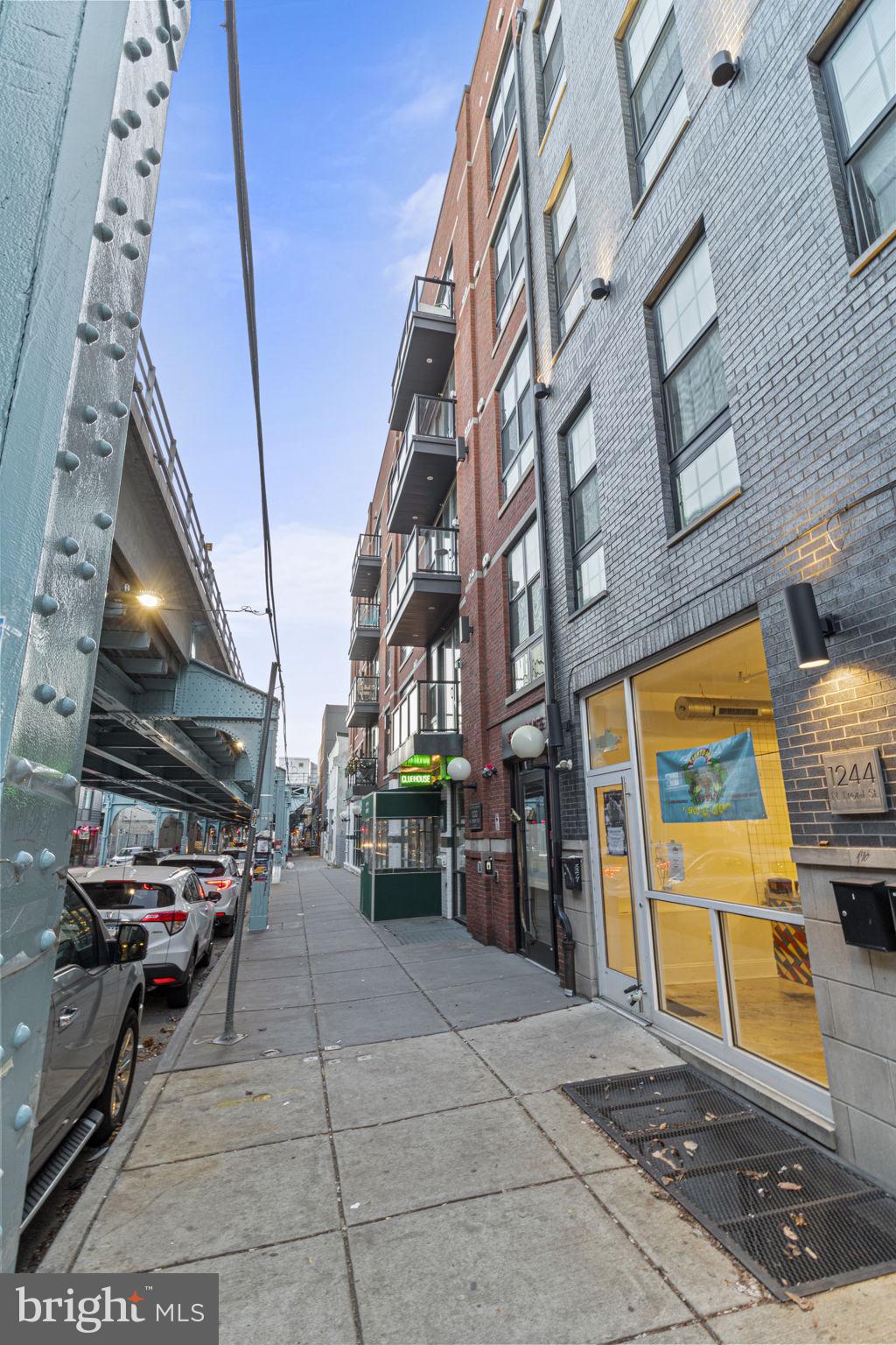 1232 N Front Street Unit: PH3