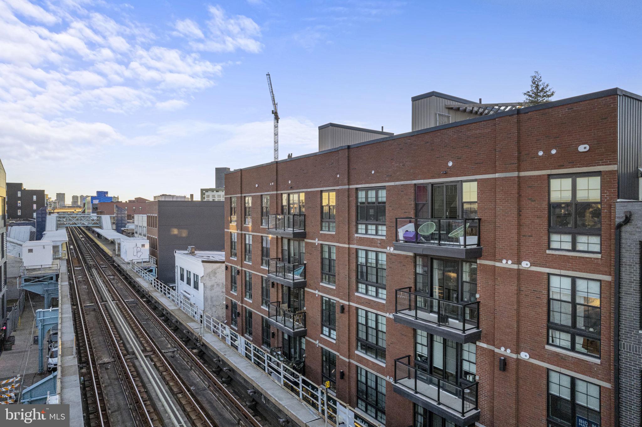 1232 N Front Street Unit: PH3