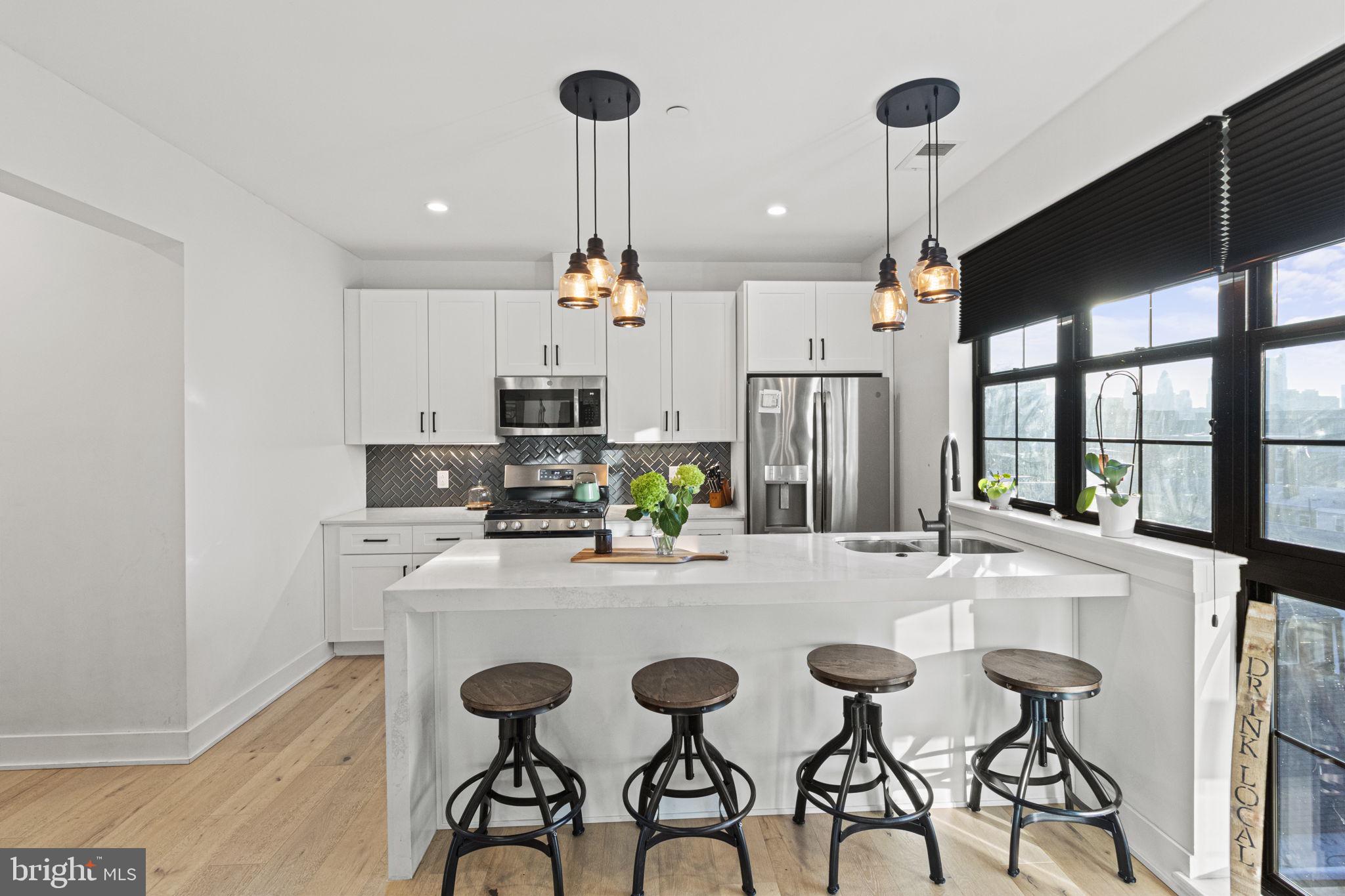 1232 N Front Street Unit: PH3