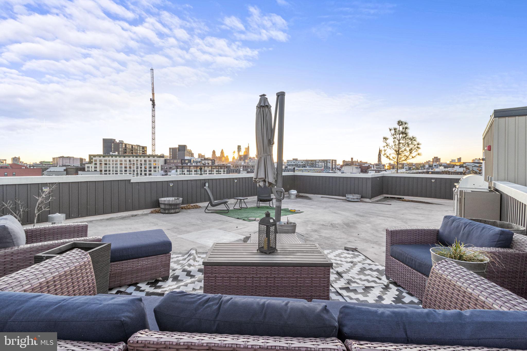 1232 N Front Street Unit: PH3