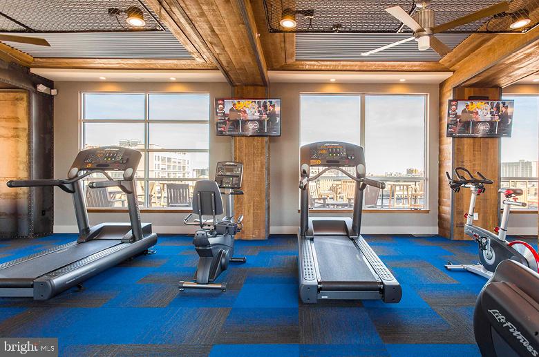 2121 Market Street Unit: 414