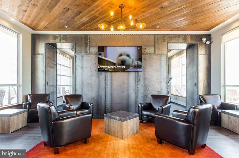 2121 Market Street Unit: 414