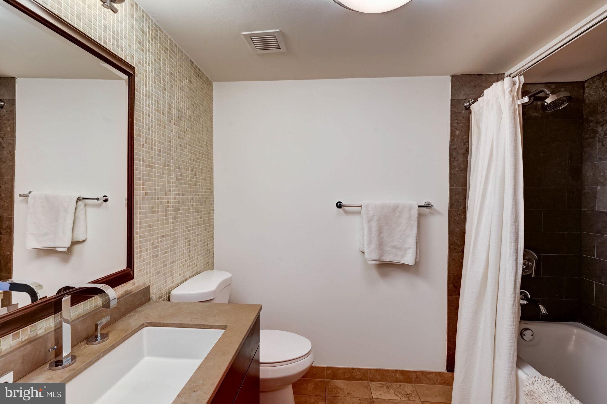 1228-32 Arch St #8b