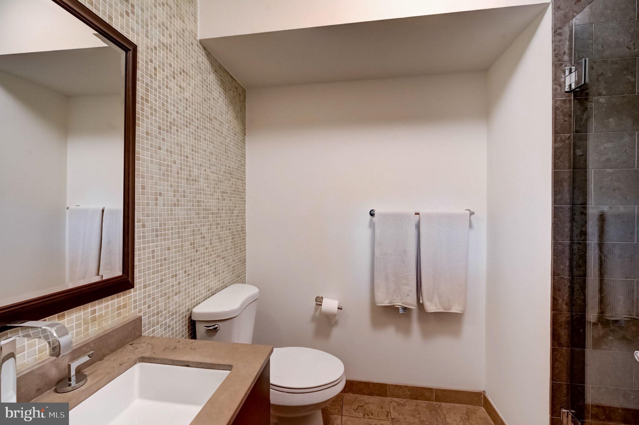 1228-32 Arch St #8b