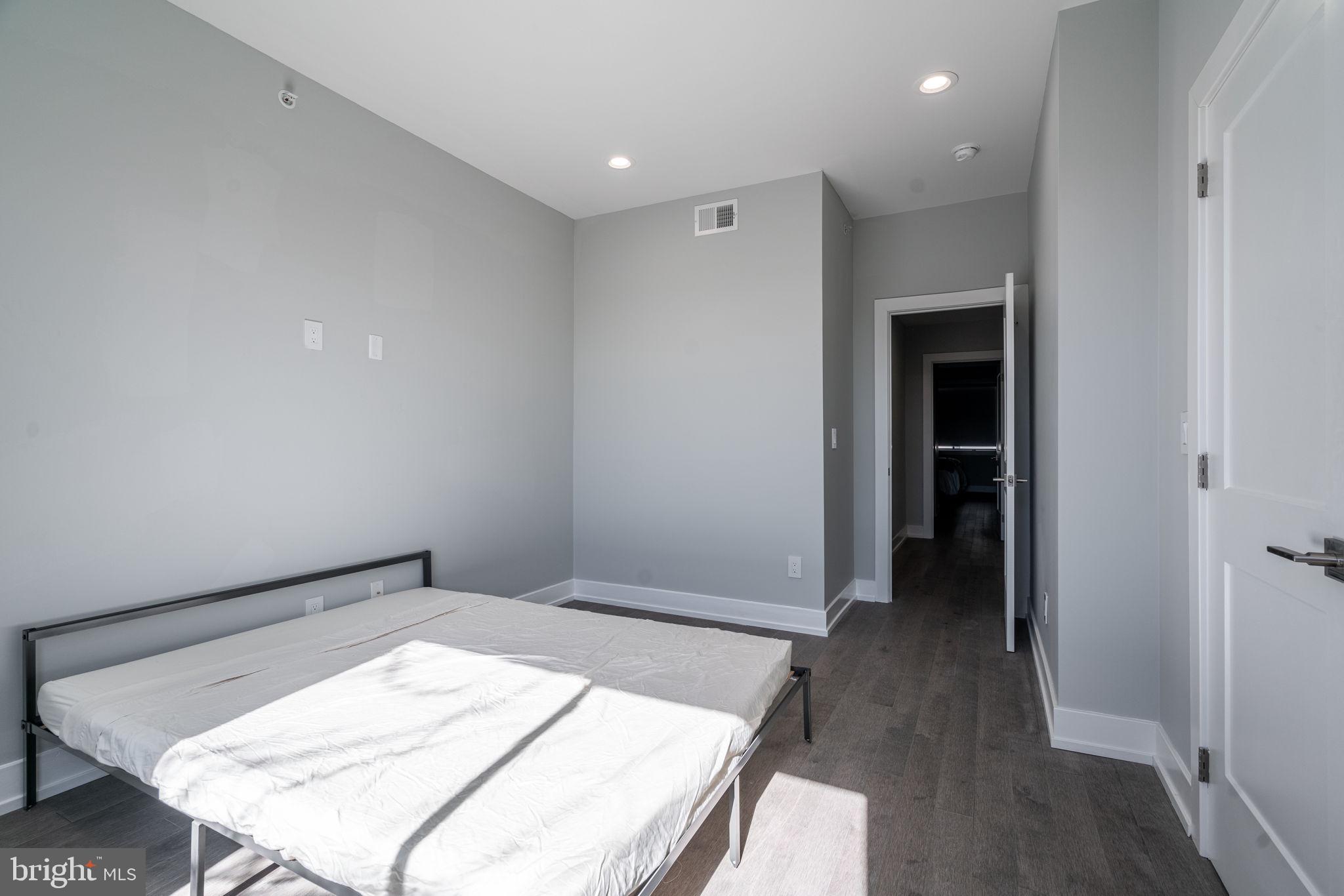 1907 E Huntingdon St #2