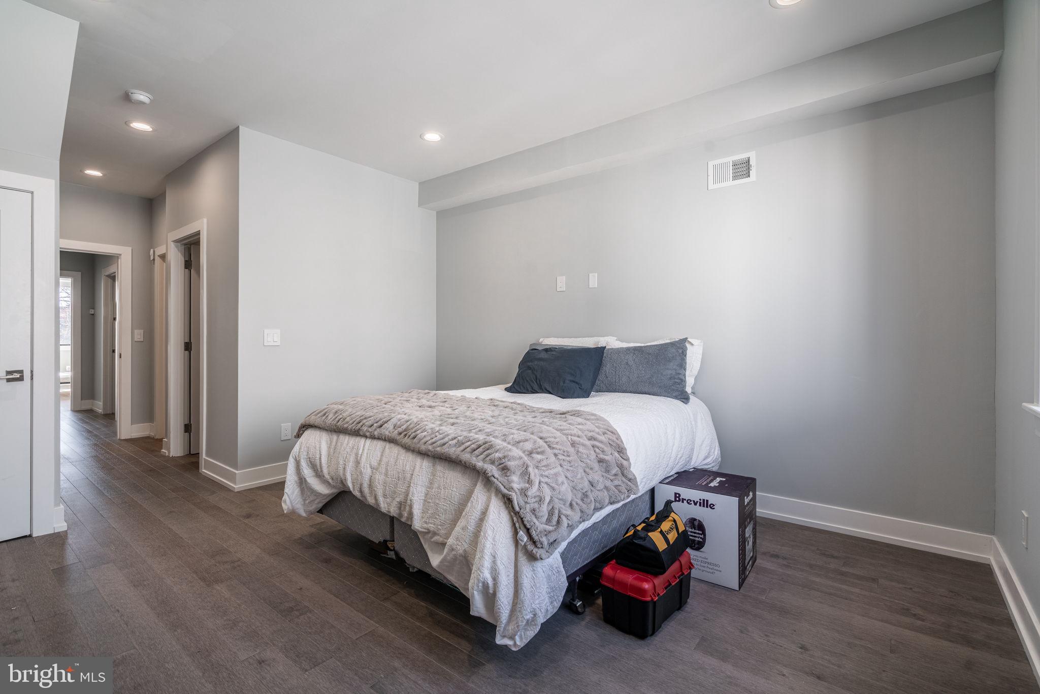 1907 E Huntingdon St #2