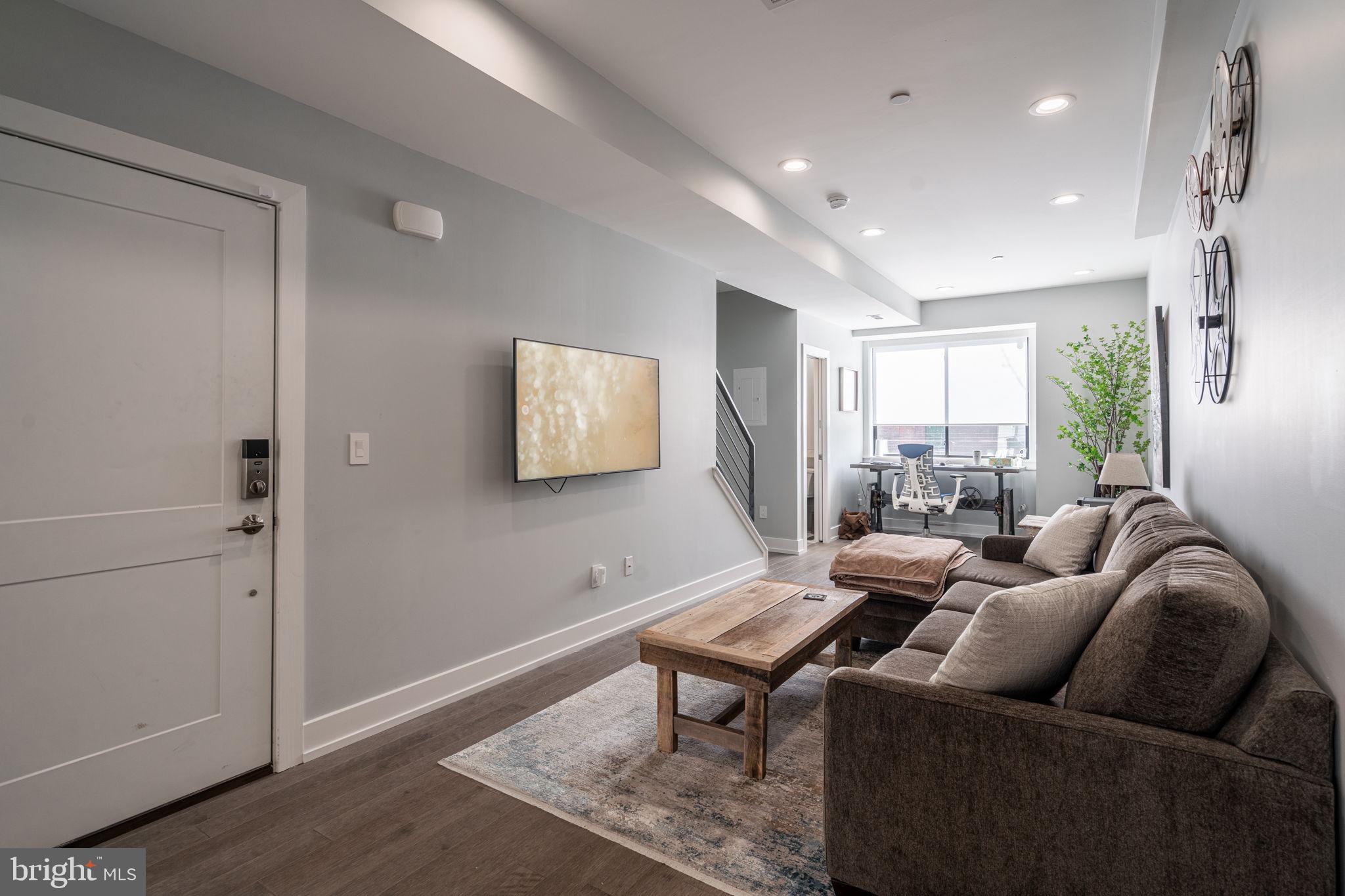 1907 E Huntingdon St #2